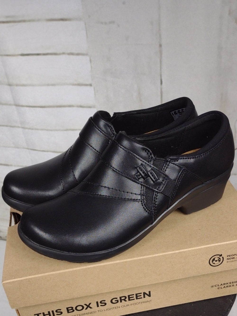 Clarks Women's Black Slip-On Loafers Size 8.5